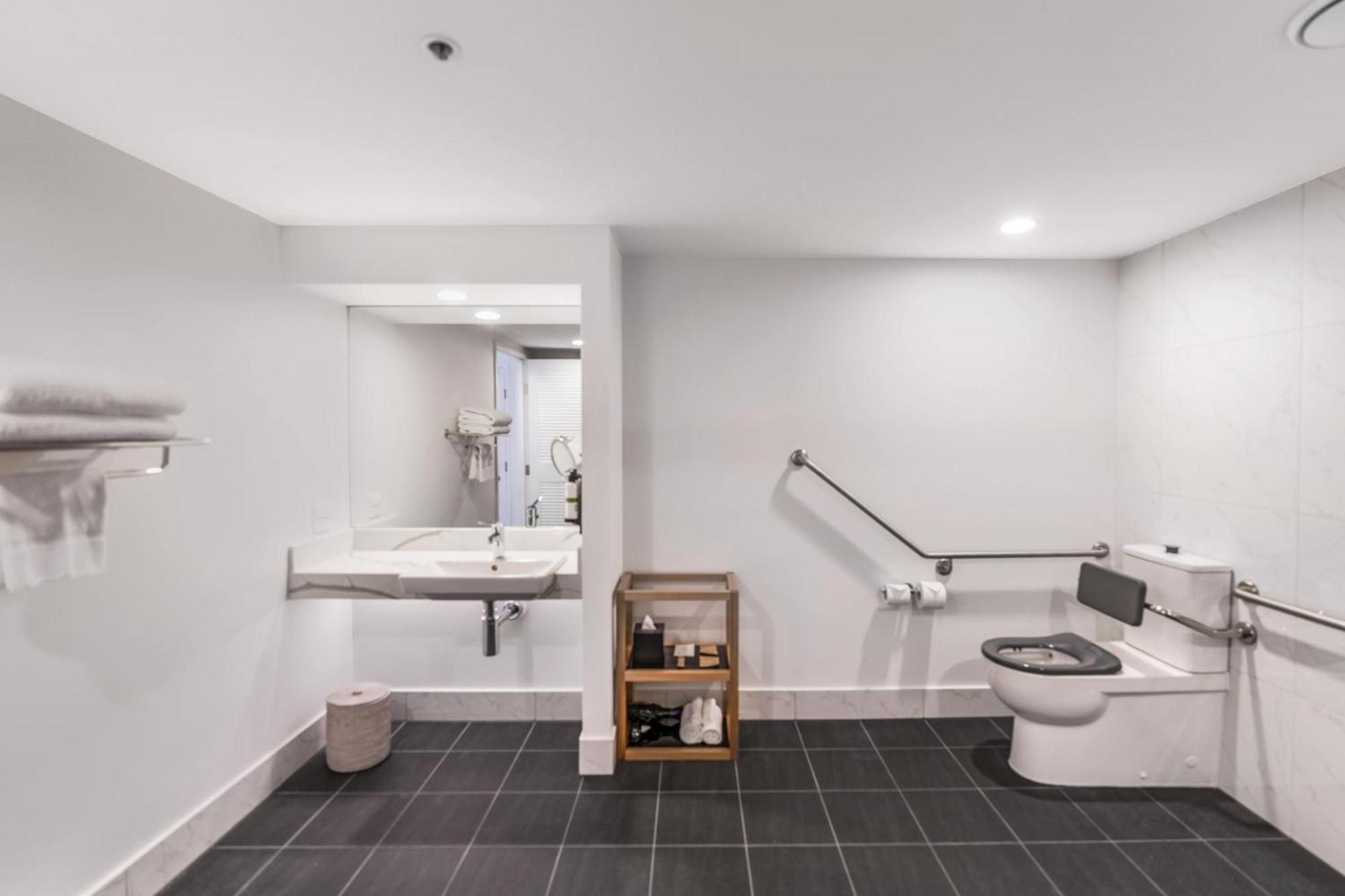 Отель Pullman Cairns International Экстерьер фото