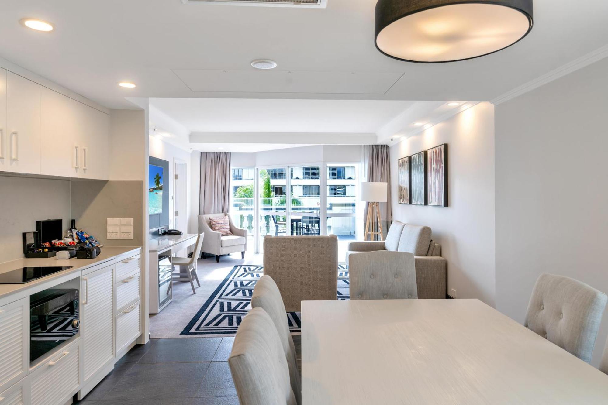Отель Pullman Cairns International Экстерьер фото
