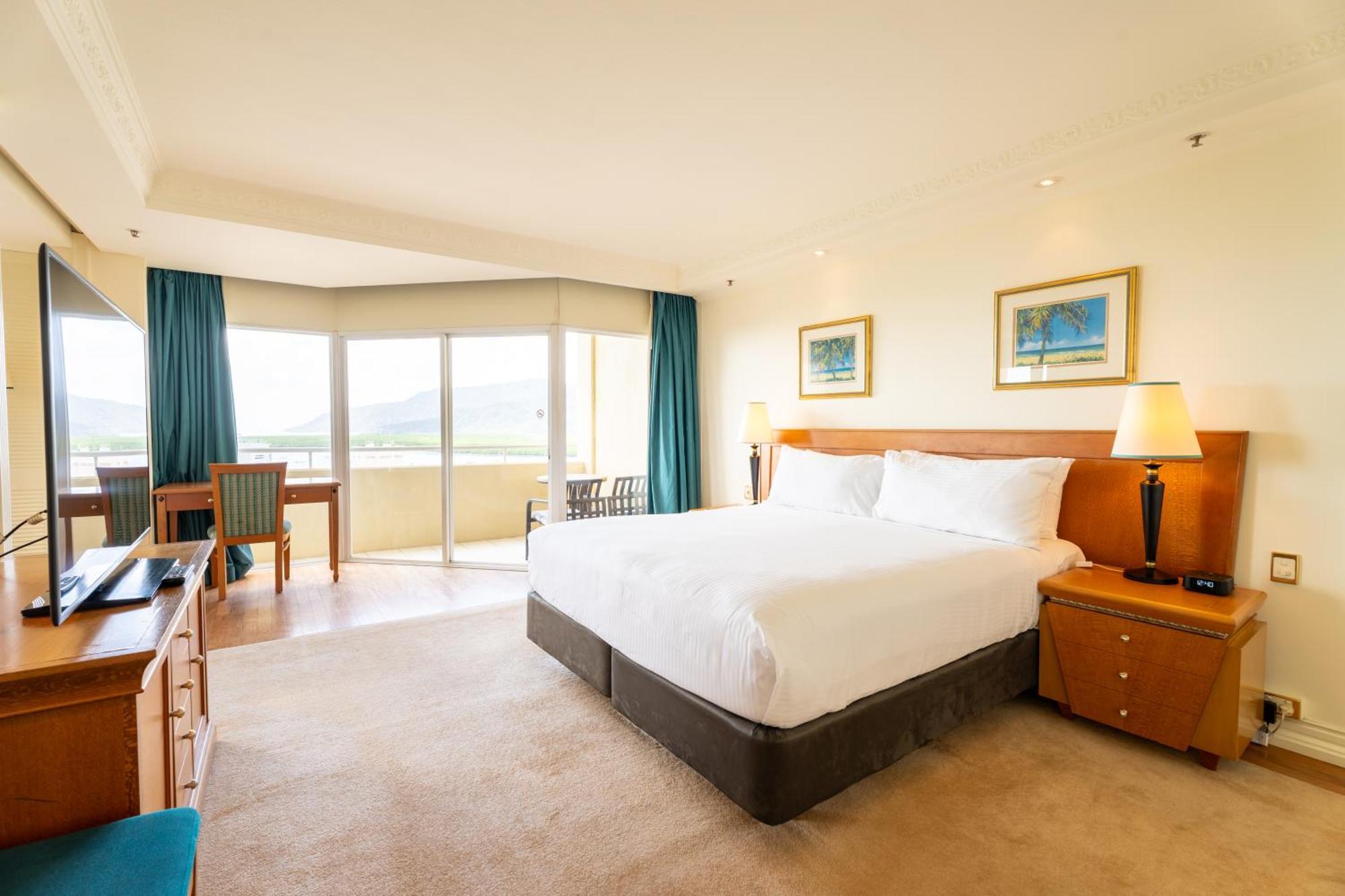 Отель Pullman Cairns International Экстерьер фото