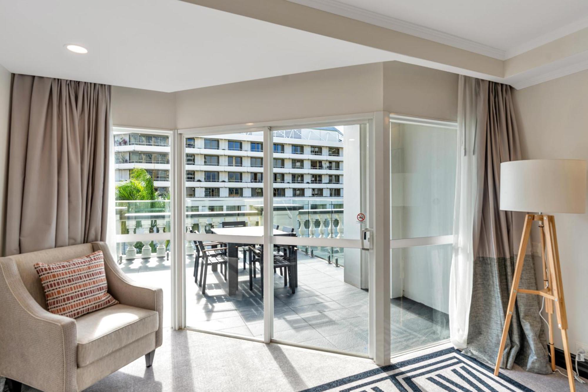 Отель Pullman Cairns International Экстерьер фото